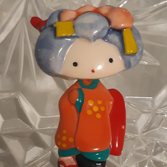 Asian Lady Brooch Vintage Ceramic 2⅛" Long Has A Few Scratches Red, Orange Green - Picture 4 of 8